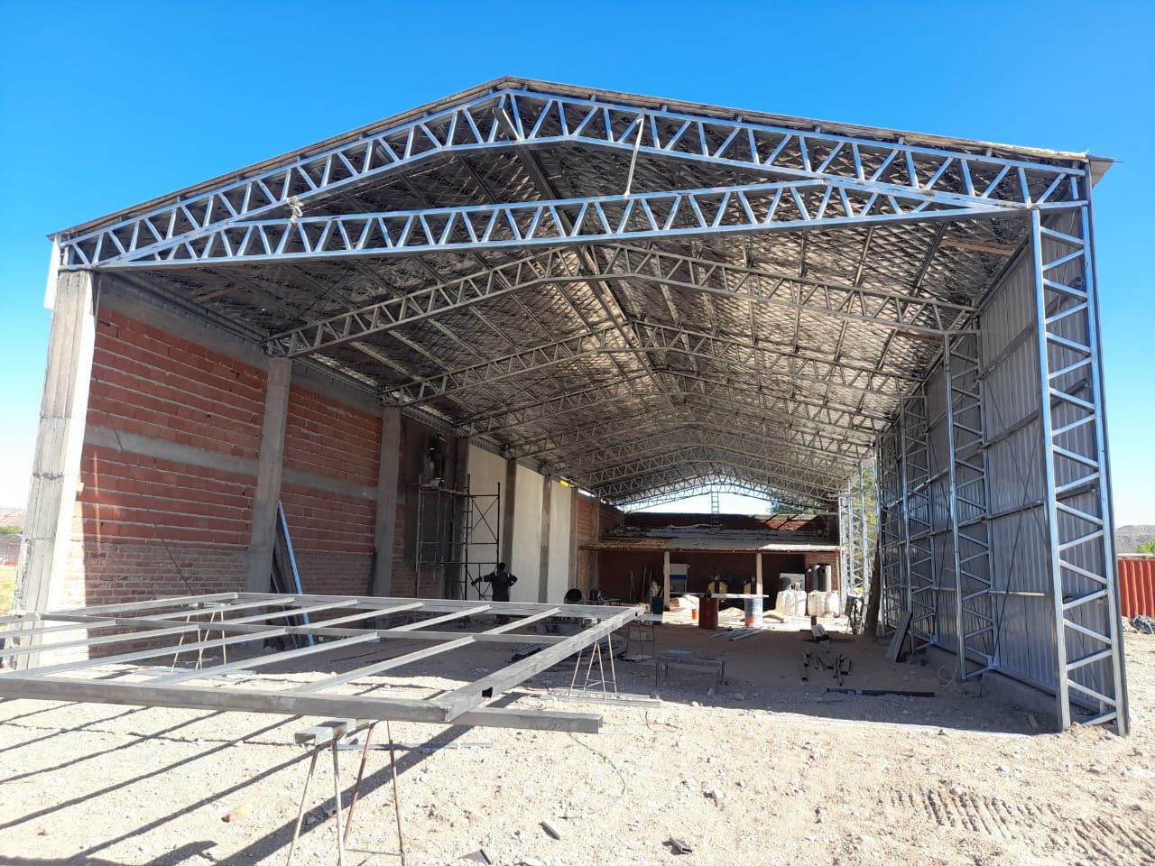 Nave industrial · estructura metálica